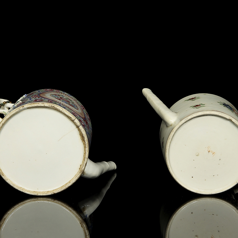 Dos teteras de porcelana esmaltada, dinastía Qing