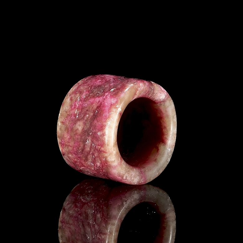 Red jade archer's ring, Qing dynasty