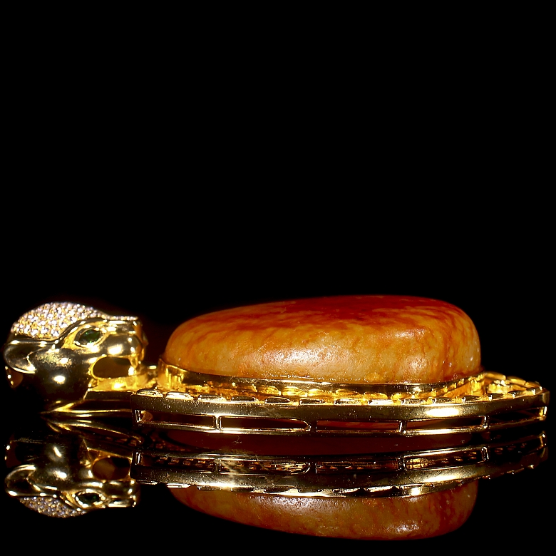 Gold-plated silver and Hetian jade pendant “Feline,” Qing dynasty