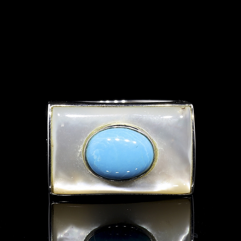 Anillo en oro blanco de 18k con turquesa y nácar