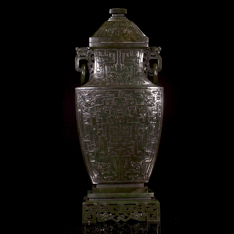Large spinach green jade vase ‘Archaic Dragon’, Qing dynasty