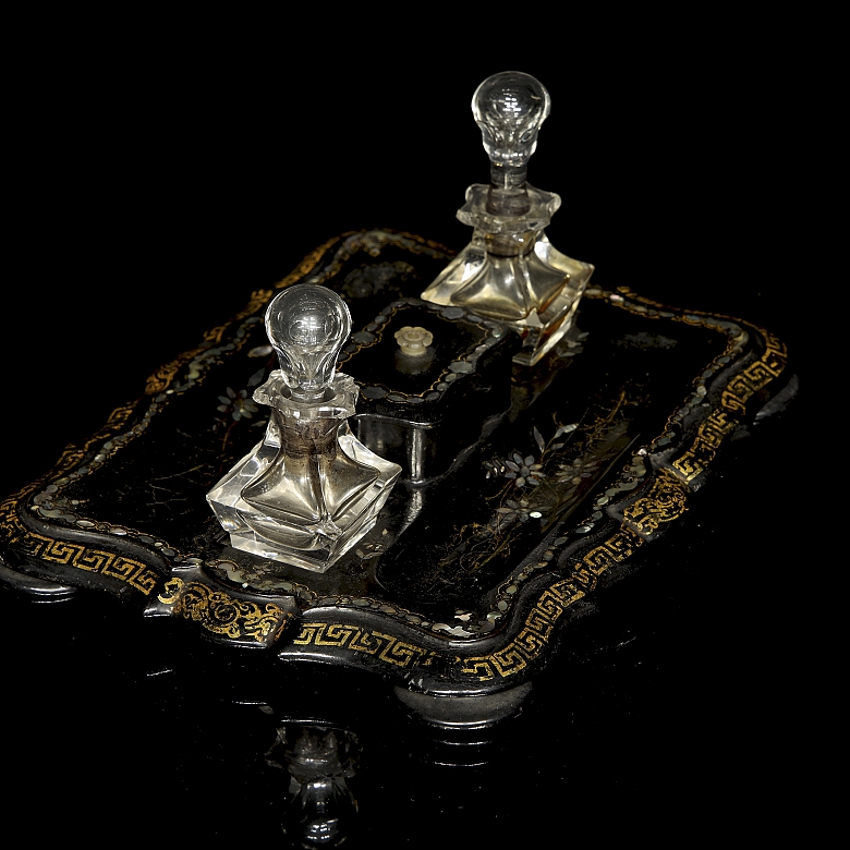 Escribanía victoriana de papier-mâché y nácar, s.XIX