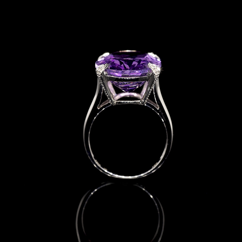 Anillo de oro blanco 18 kt con amatista y diamantes - 8