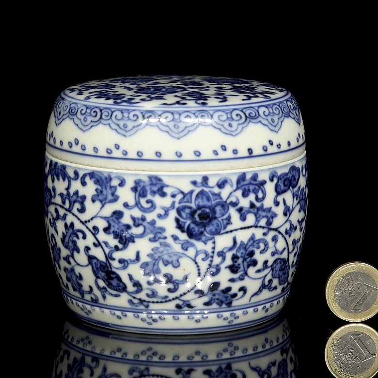 Caja de porcelana en azul y blanco