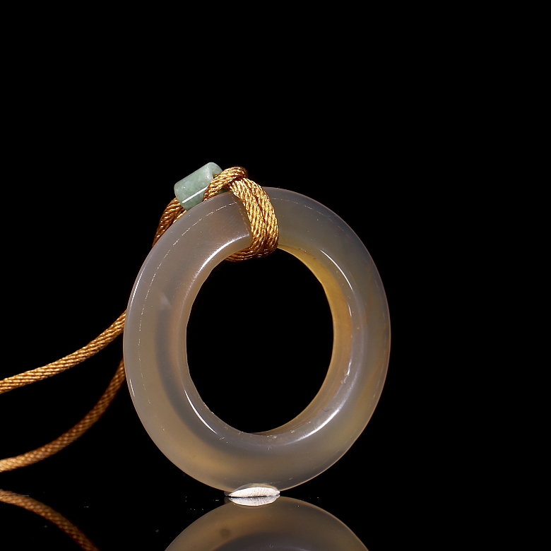 Colgante de ágata tallada, s.XX