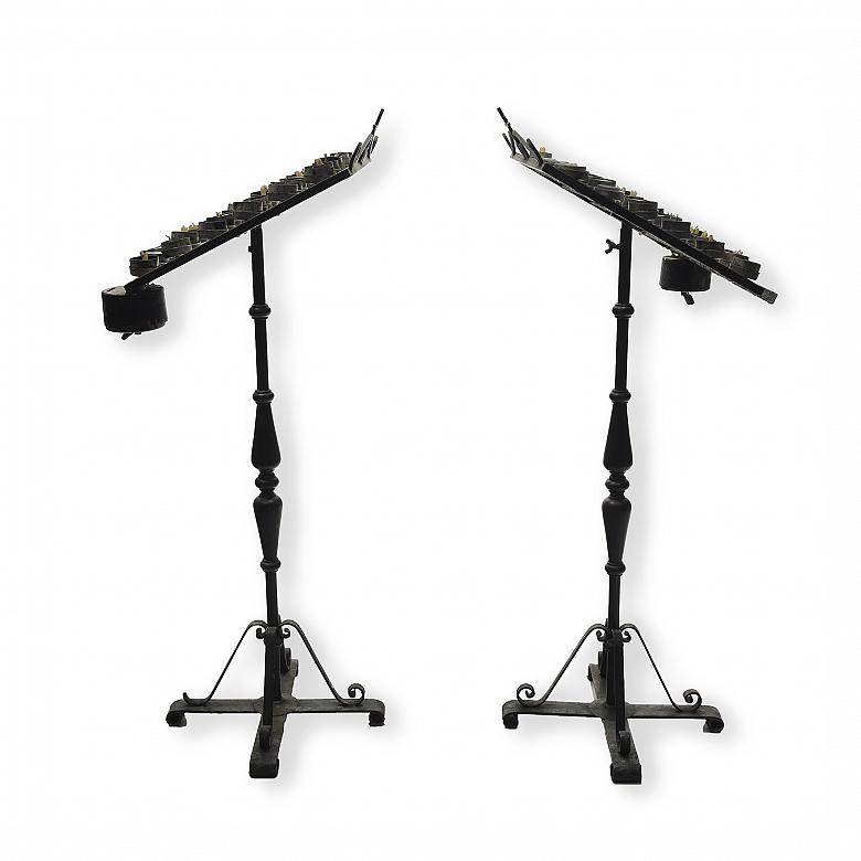 Pareja de lampadarios de iglesia, s.XX