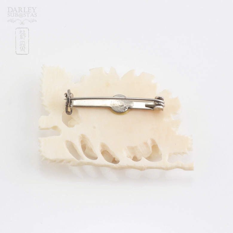 象牙胸针 - 2