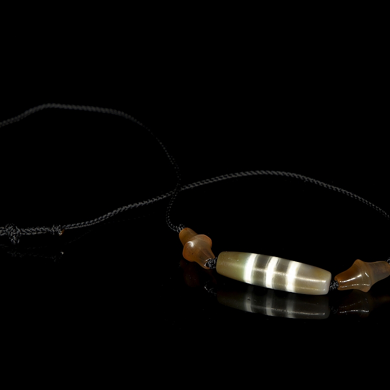 Collar de cuentas de ágata y Dzi, dinastía Liao