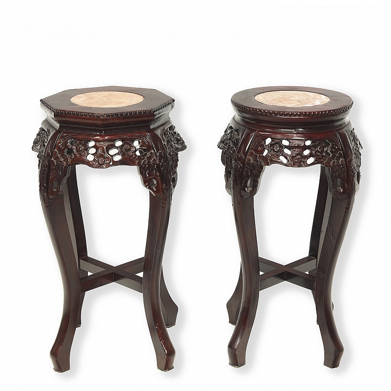 Pareja de taburetes asiáticos de madera, s.XX