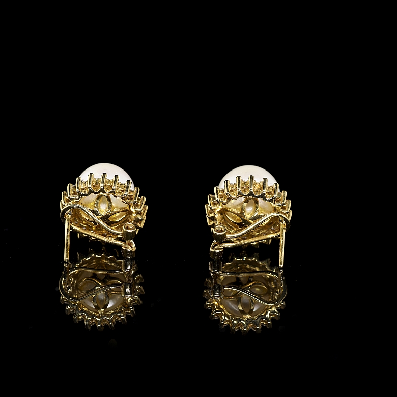 Pendientes en oro amarillo de 18K con perlas y diamantes
