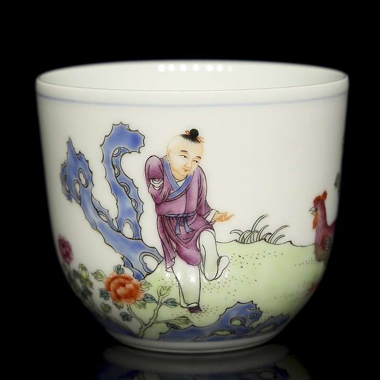 Glazed porcelain cup ‘Landscape and poem’, with Qianlong seal