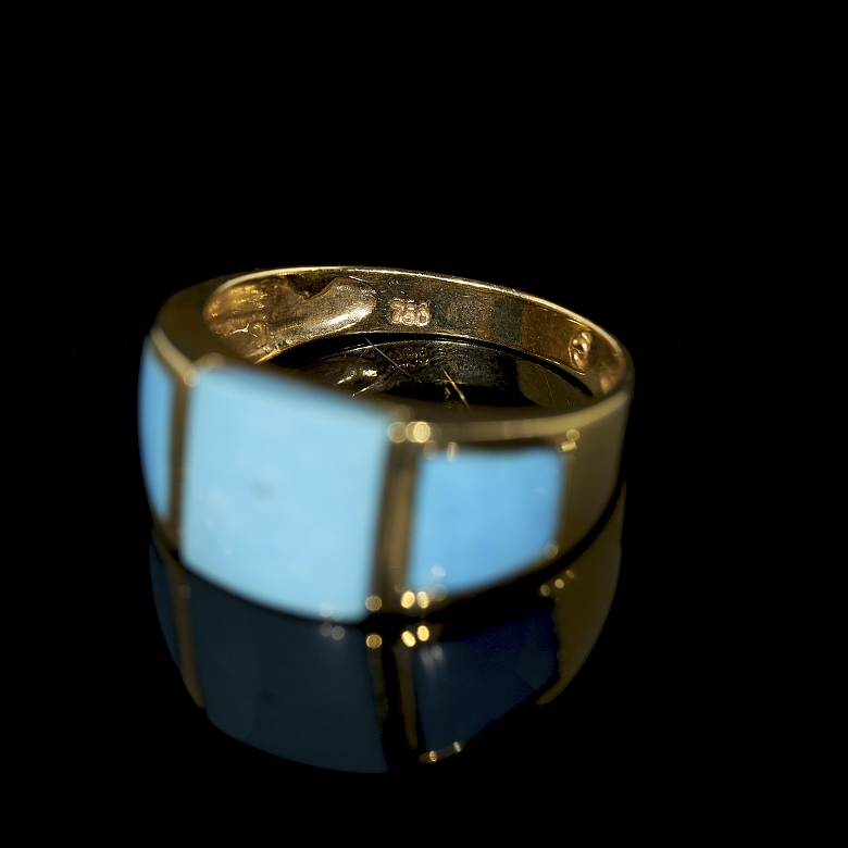Anillo de oro amarillo de 18k con turquesas