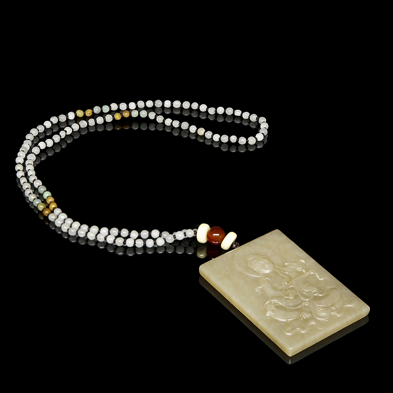 Colgante con placa de jade 