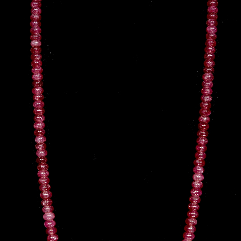 Collar largo de cuentas de rubí
