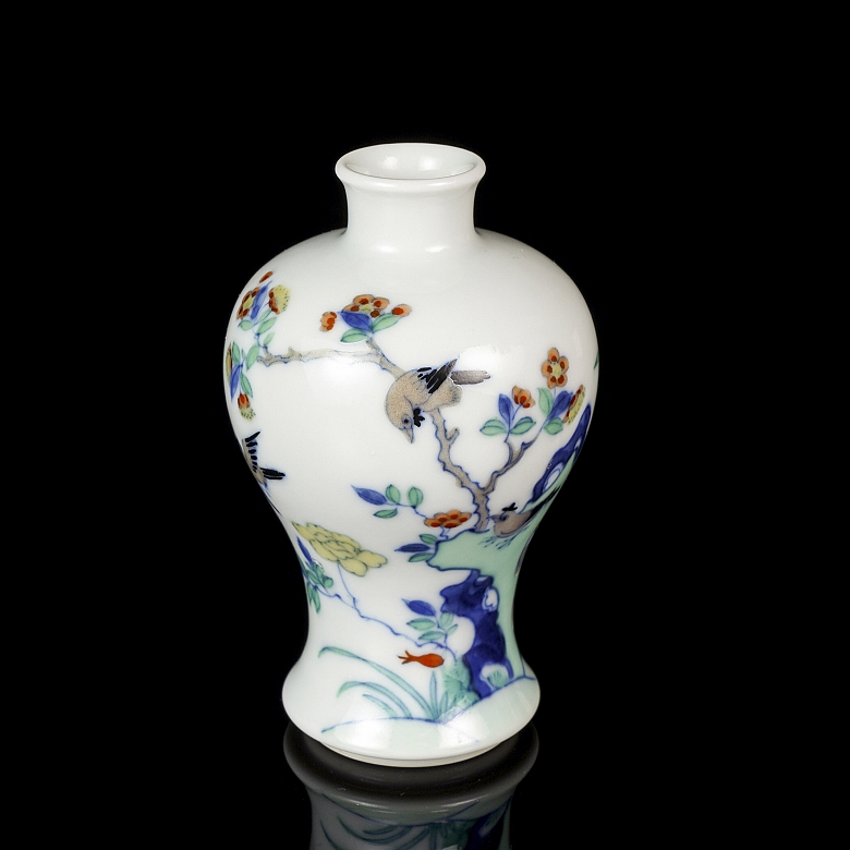 Meiping vase with doucai enamels, ‘Landscape’, with Yongzheng mark