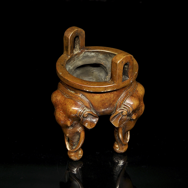 Bronze incense burner ‘Elephants’, with Xuande seal