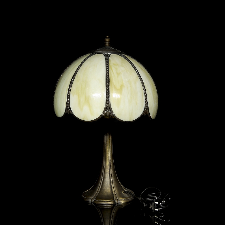 Tiffany-style table lamp, 20th century