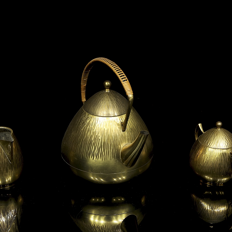 Juego de té en latón martillado. Diseño de Peter Behrens, Therma (Suiza), c. 1910-1920