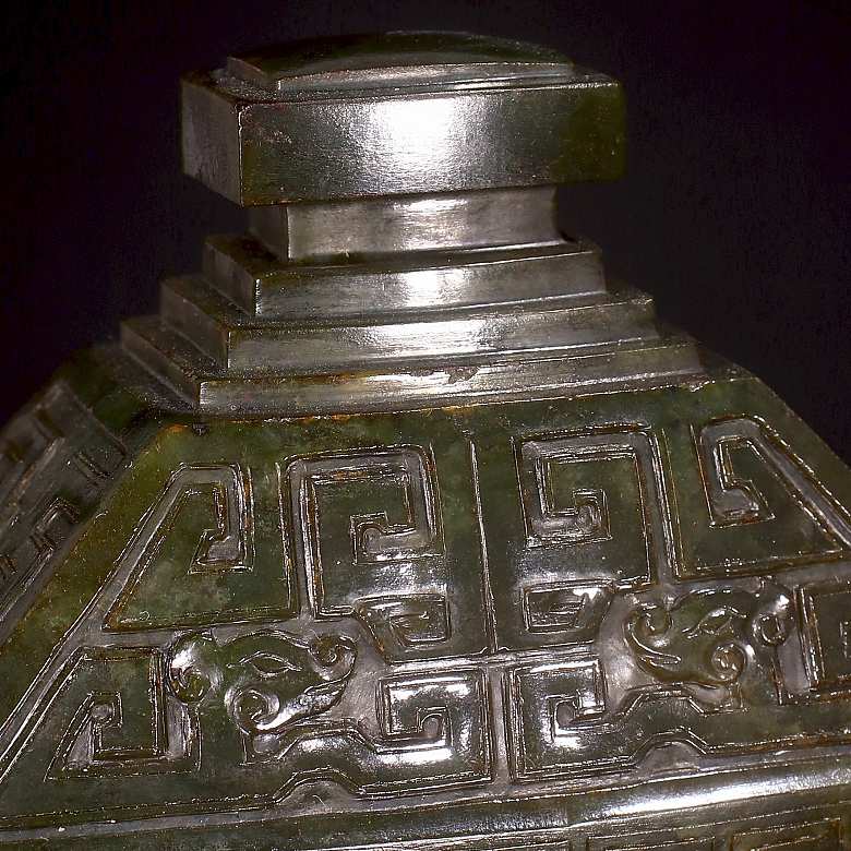 Large spinach green jade vase ‘Archaic Dragon’, Qing dynasty