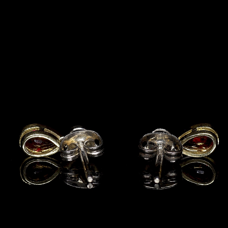 Conjunto de collar y pendientes en oro de 18k con rubíes y brillantes