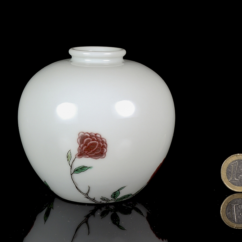Glazed porcelain Zun vessel ‘Roses’, with Kangxi mark