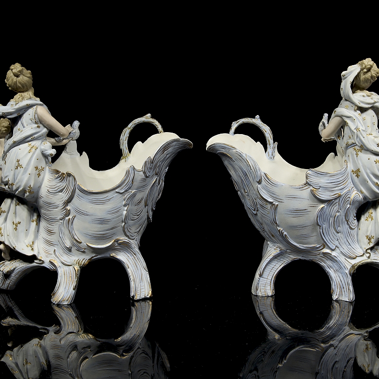 Pareja de centros de mesa de porcelana