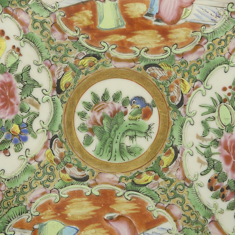 Cantonese porcelain dish with wooden frame, 20th century - 4