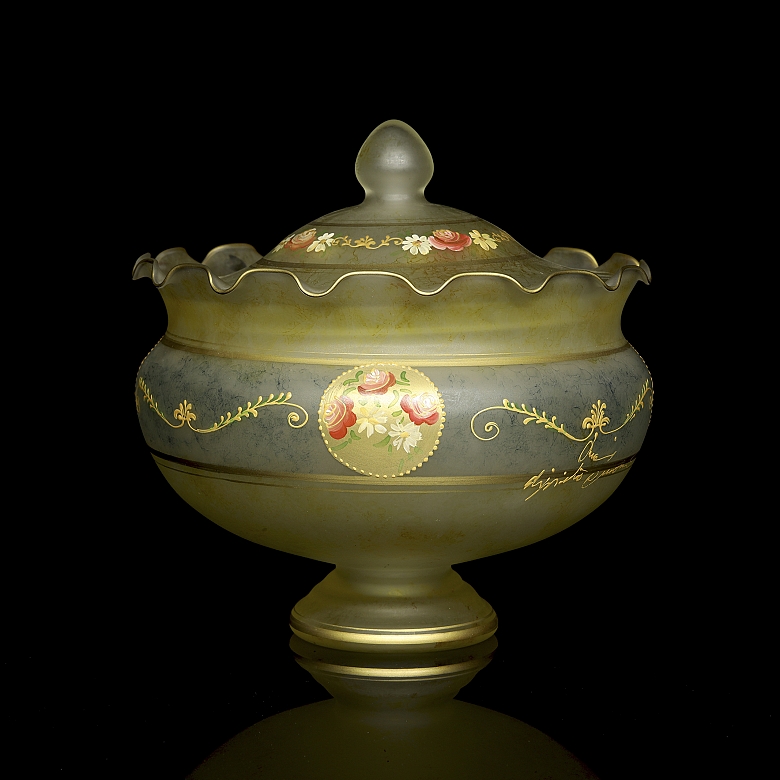 Enamelled glass bonbonniere, 20th century - 2