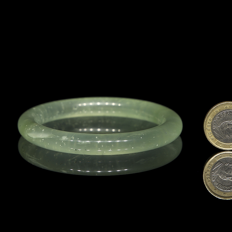 Esclava de jade verde translúcido, s.XX