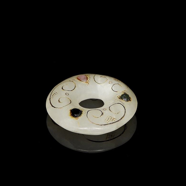 Colgante de jade de Hetian con oro, plata y turmalina, dinastía Tang