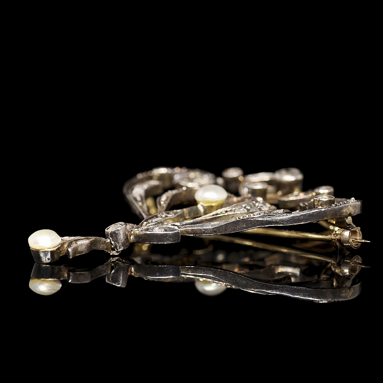 Broche de oro y plata con diamantes y perlas, estilo Eduardino
