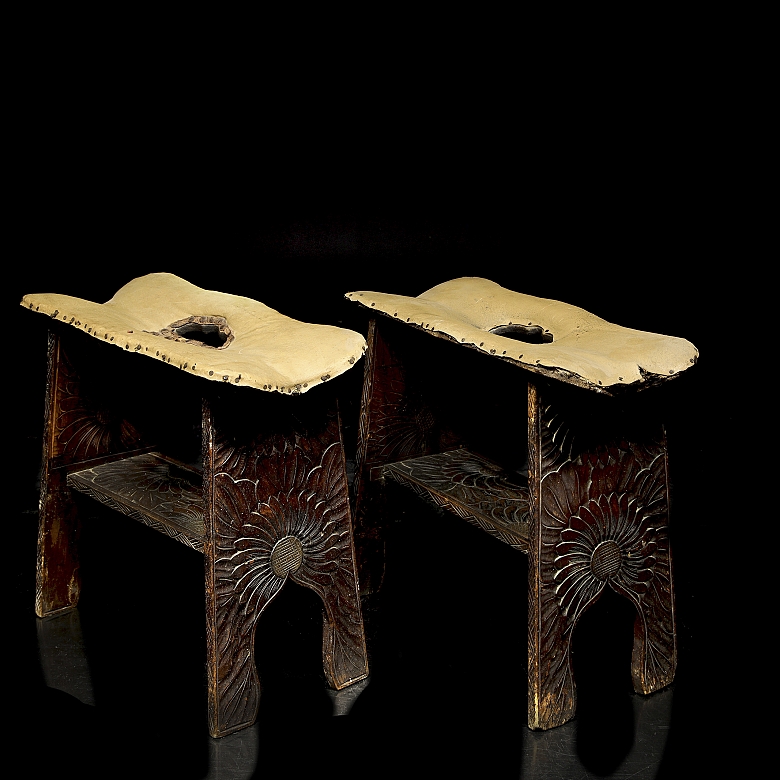 Pareja de taburetes de estilo morisco, para Liberty & Co., circa 1900–1910