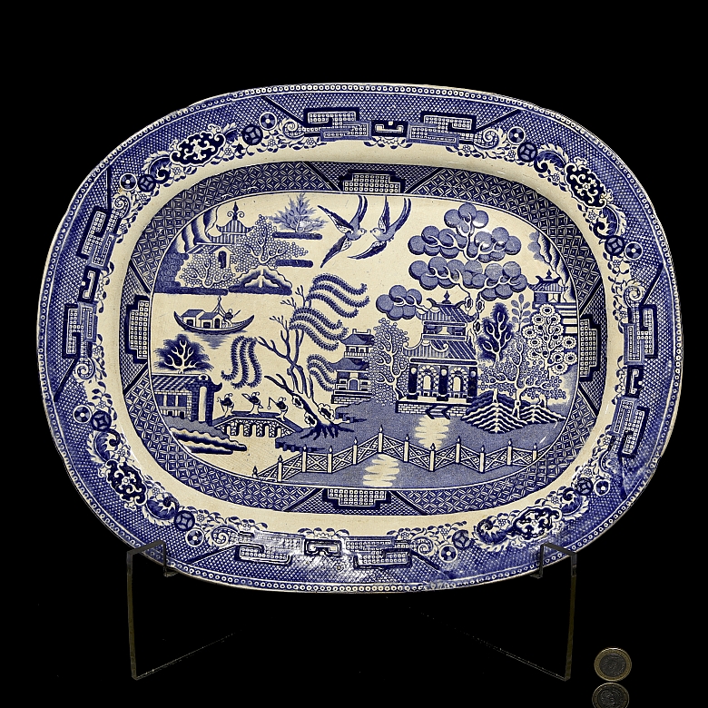 柳树纹托盘，F. Primavesi & Sons，威尔士卡迪夫。19世纪。