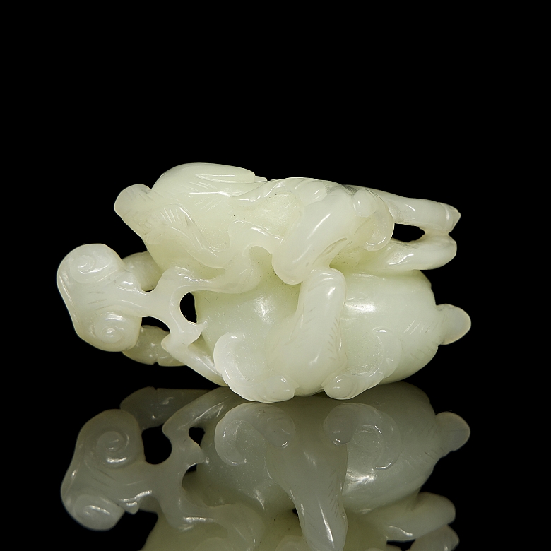 White jade figure ‘Rams’, Qing dynasty