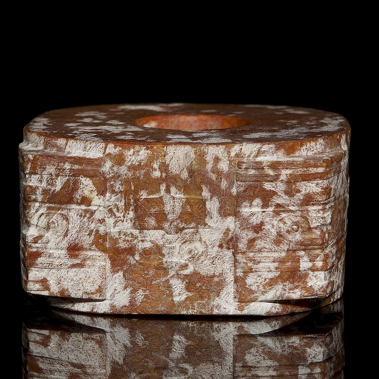 Cong de jade tallado 