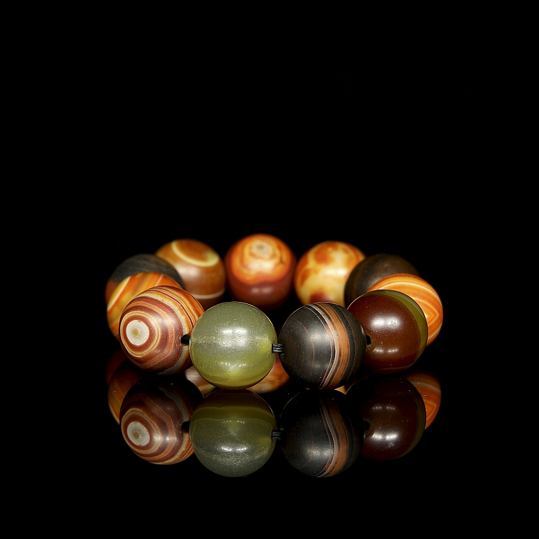 Antigua pulsera de once cuentas de ágata