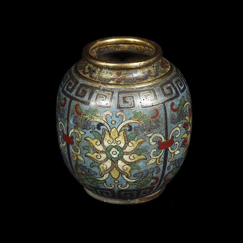 Small cloisonné enamel vessel, Qing dynasty - 4