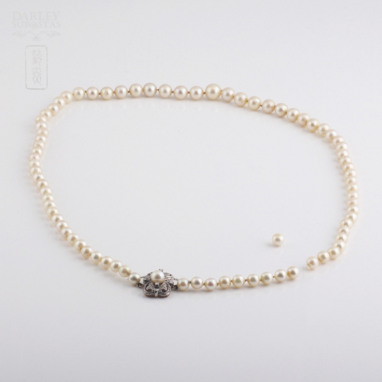 天然珍珠项链配钻石与18K黄金