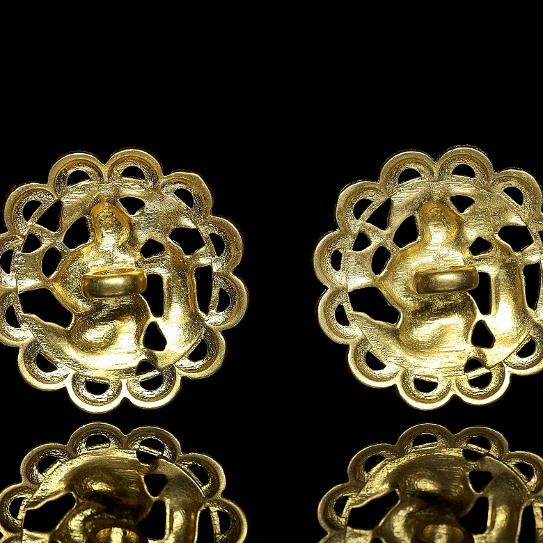 Pareja de botones de metal dorado, dinastía Liao