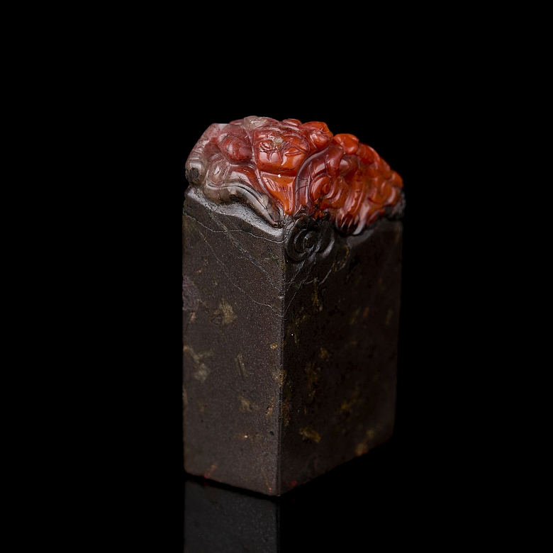 Nanhong seal carved with ‘Dragon and Clouds’, Qing dynasty