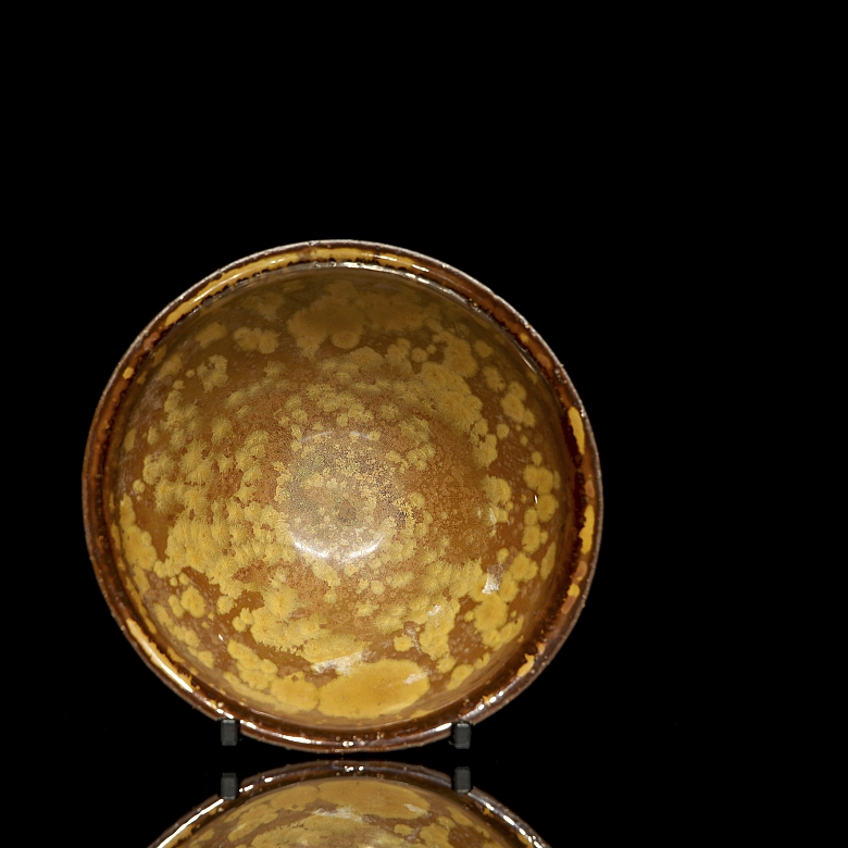 Glazed ceramic bowl “Oil Mirror”, Song Style