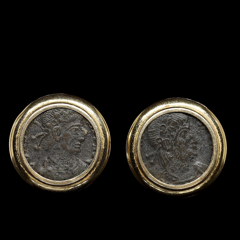 Juego de pulsera y pendientes de oro amarillo con monedas antiguas