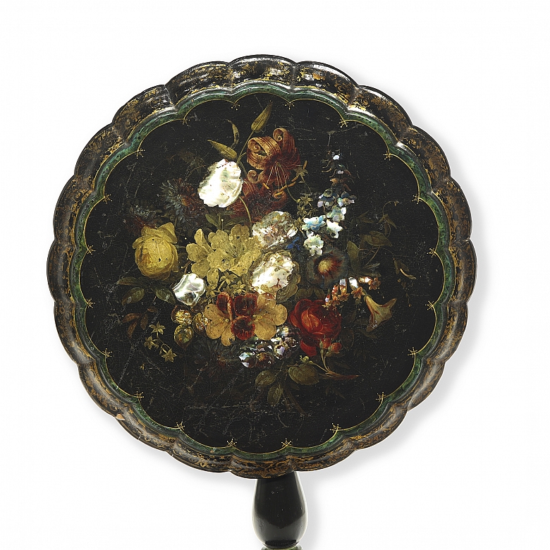 Mesa victoriana con incrustaciones de nácar, s.XX