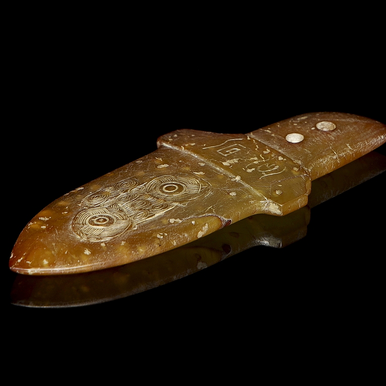 Pequeño puñal de jade tallado, cultura Liangzhu