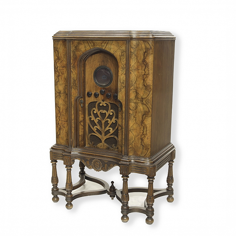 Phonograph record player and radio, 20th century