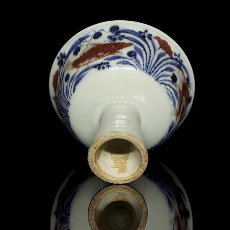 Glazed porcelain cup ‘Fish among seaweed’, Ming style - 3