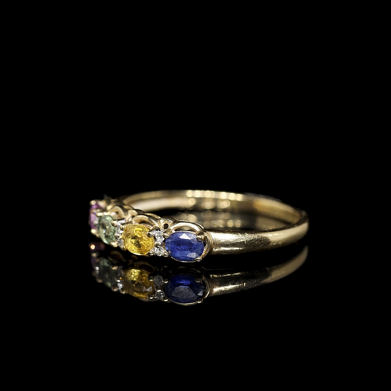 Anillo de oro amarillo de 9 kt con gemas de colores y diamantes
