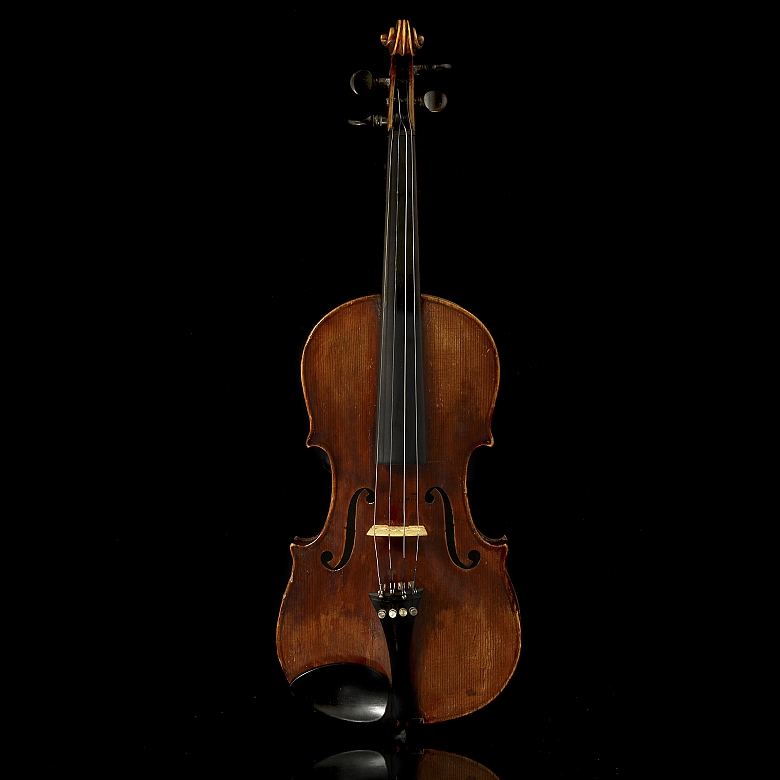 Violín etiquetado en su interior como