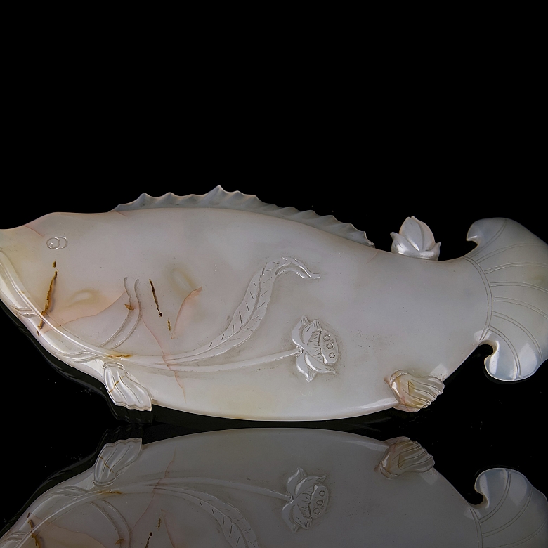 Agate figure ‘Fish of abundance’, Qing dynasty