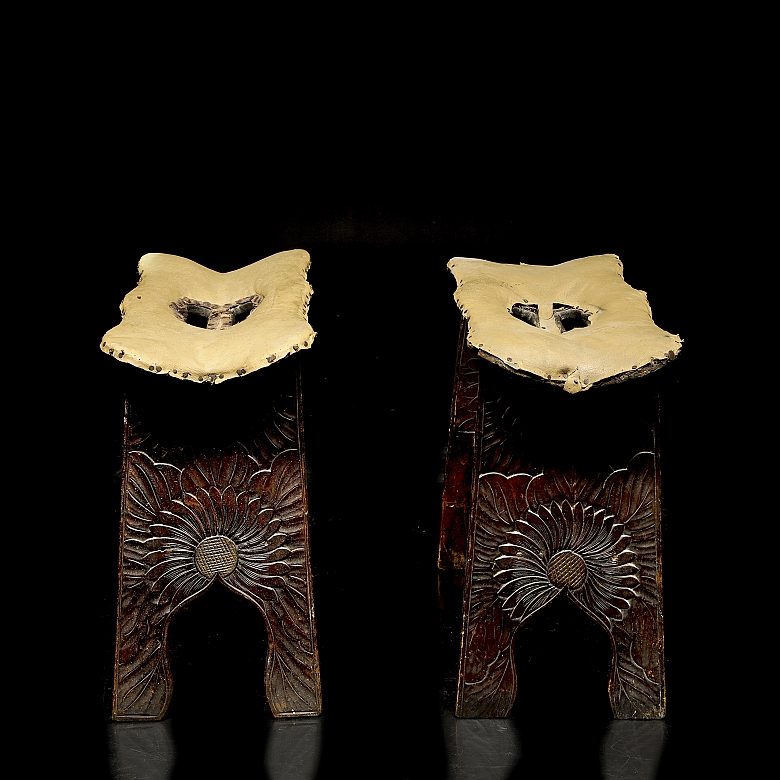 Pareja de taburetes de estilo morisco, para Liberty & Co., circa 1900–1910